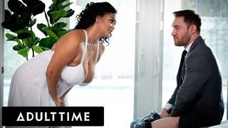 Isot luonnolliset kissanpennut: Ashlyn Peaks hyppää villisti parhaan ystävän perässä!