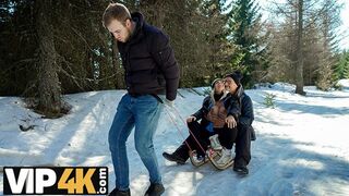Kuuma sukupolvi seksiä tulen vieressä