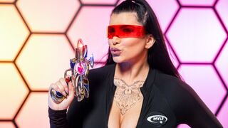 Romi Rain nai muukalaisrotua suojellakseen ihmiskuntaa!
