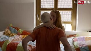 Blondi teini voihki, kun ukko panee pillua