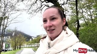 Kuuma teini amatööri julkinen suihinotto vieraille