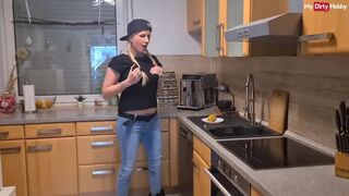 Saksalainen amatööri milf käyttää maissia nussiakseen pillua ja nuollakseen omaa mehuaan
