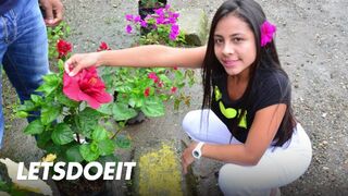 Mustatukkainen latino milf viedään kadulle metsästämään syvälle vittuun