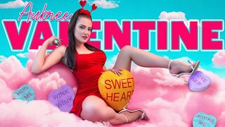 Pillua valokeilassa: Aubree Valentine nauttii huutamisesta Donnie Rock sormillaan rajalla