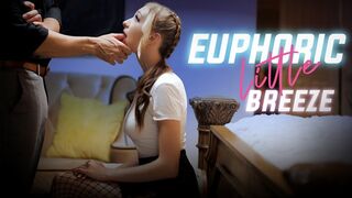 Söpö teini Breezy Bri pervolla tuulella viettelemässä isäpuolensa poikaystävää seksikkäissä alusvaatteissa