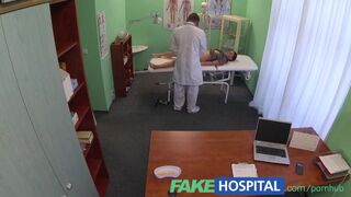 Opiskelijatyttö saa täyden kokeen klinikalla ennen työtä