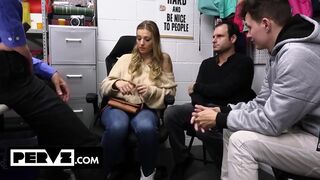 Kenzie Love saa isot tissit peitetty Cum edessä Hubby ja Stepson - Pervz