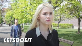 Seksikäs puolalainen blondi Misha Risti imee ulkomaata ja ratsastaa hyvin