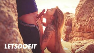 Angel Piaffin perverssi masturbaatio ja kuuma imeminen rannalla