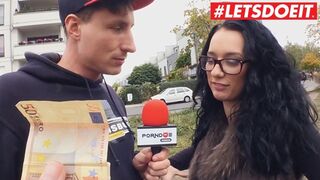 Saksalainen teinityttö, jolla on iso perse