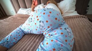 Hän katselee pornoa ja viettelee isäpuolensa