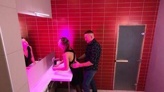 Oikeaa seksiä yökerhossa