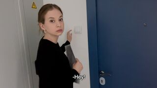 Hallintovirkamies Anna on aina valmis ratkaisemaan ongelmia