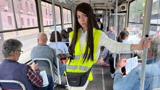 Bussikuski tyttö muuttaa elämänsä ja panee matkustajaa