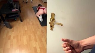 Seksikäs opiskelijatyttö ei voi vastustaa kovaa kulliani