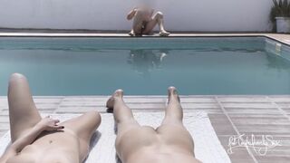 Salama ja läikkyminen tuntemattomalle nudistikeskuksessa!