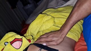 Isä tulee sänkyyni ja ampuu pilluani