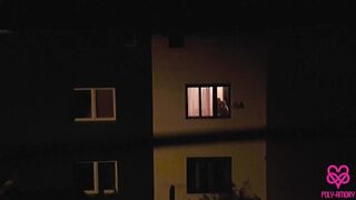 Katsokaa kahta lesbotyttöä ikkunasta ja käykää heidän luonaan villissä kimppakivassa