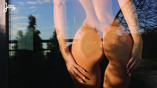 Kaunis blondi Larajuicy on pannut häntä koko päivän