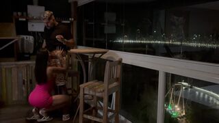 Lasi viinaa muuttui kuumaksi panoksi parvekkeella