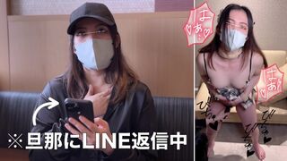 Kaunis vaimo seisoo ruiskinta pov japanilainen amatööri video