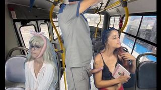 Pervo bussissa hieromassa naisia julkisesti!