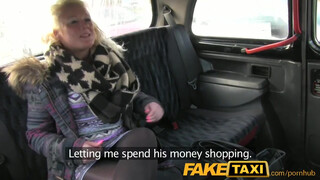 FakeTaxi - nuori tyttö imee pois vanha taksikuski