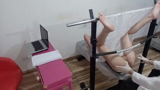 Punainen teini amatööri avaa perverssi gynekologi