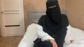 Kuuma arabi milf antaa himokkaita ohjeita poikapuolelleen