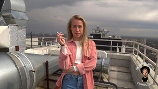 Kuuma narttu melkein nielaisi kalu kadulla