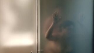 Amatööripano vessassa ison teinin kanssa