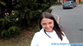 PublicAgent - 18-vuotias teini nai hotellissa