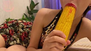 Pieni nika kova anaali peli ruoan kanssa 4k