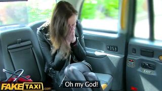 Miehesi pyysi minua harrastamaan seksiä vaimonsa kanssa lahjana - Fake Taxi Adventure