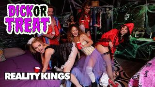 Reality Kings kuuma Halloween orgiat pääosassa Eve Ellewood ja Gina Valentina