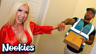 Mandy Monroe erityinen makkara toimitus ja kuuma vittu Nookies Channel