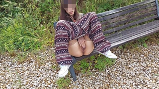 NemiBdesire - Italian tyttö masturboi penkillä