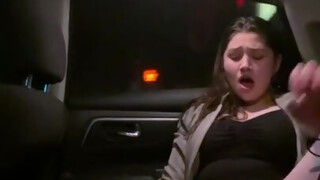 Alyx Star masturboi uber-autossa