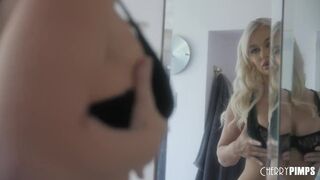 Isorintainen Blond Milf Syvä kurkku Toimintaa kirsikka sutenöörit kanava