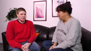 Punatukkainen milf imee munaansa isoilla tisseillä ja antaa heidän naida häntä kovaa