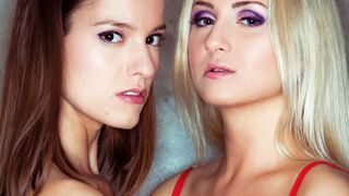 Kuuma lesbo imee Cayla Lions ja Silvie Luca