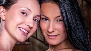 Lexi Dona lohduttaa ystäväänsä Nataly Vontia