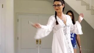 Alice rakastelee afrodiitin kanssa