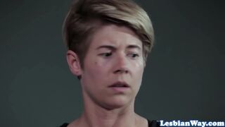Kuuma lesbo orgioita punainen teini ja milf